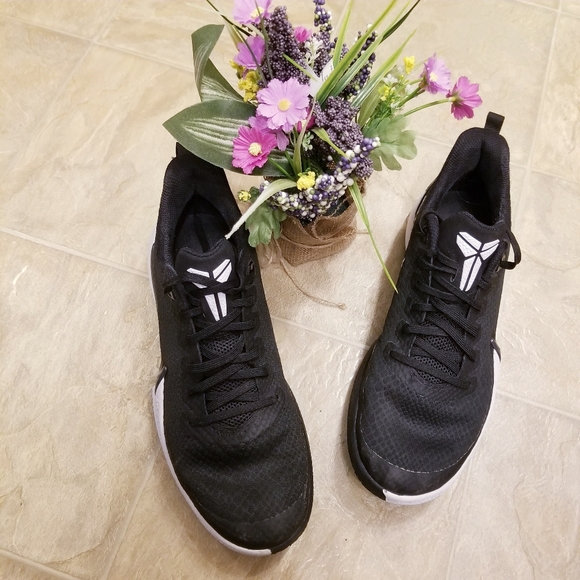 Nike Zoom Sneakers - Picture 2 of 8